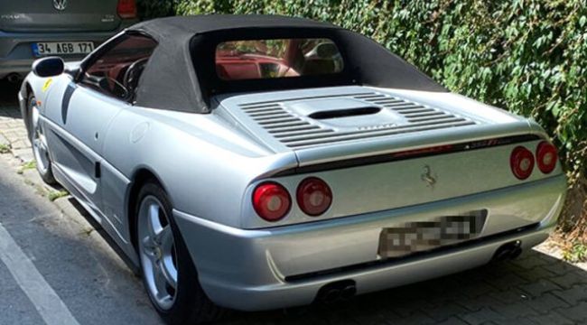 Ferrari'sine alıcı bulamayan Kıvanç Tatlıtuğ, indirim yaptı