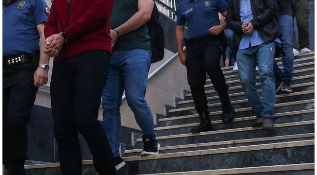 İzmir merkezli FETÖ'nün TSK yapılanmasına yönelik operasyonda 12 şüpheli yakalandı