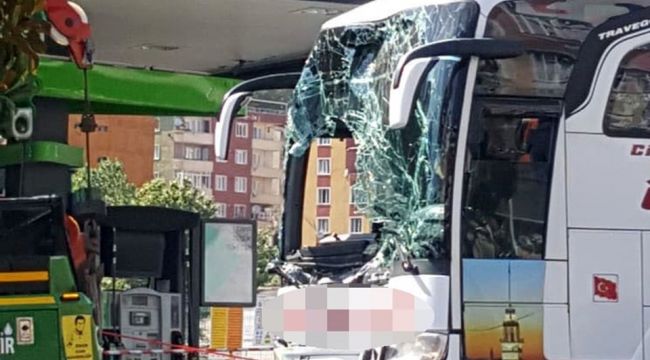 İstanbul'da faciadan dönüldü: Yolcu otobüsü benzinliğe daldı