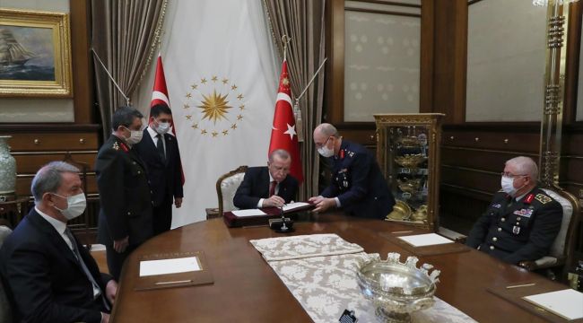 Orgeneral Metin Temel ile 2. Kolordu Komutanı Zekai Aksakallı emekliye sevk edildi