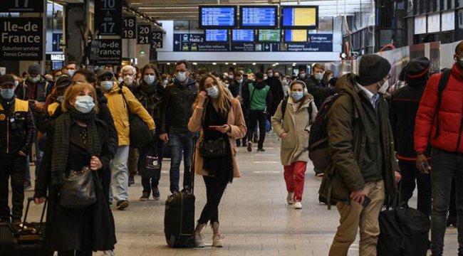 Fransa'ya seyahatlerde karantina şartı kaldırıldı
