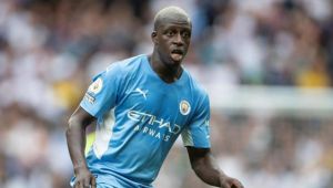 Tutuklanan yıldız futbolcu Benjamin Mendy, hapishanede ünlülerin kaldığı kısımda kalamayınca sinir krizi geçirdi