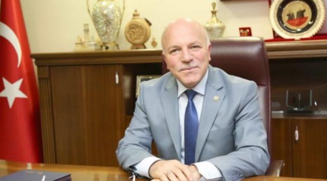 Vali Memiş ile Belediye Başkanı Sekmen kasket takıp yelek giyerek patates hasadı yaptı