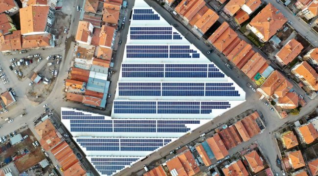 Aksaray Belediyesi semt pazarındaki güneş enerjisi sisteminden yılda 2,5 milyon lira gelir sağlıyor