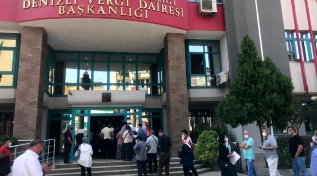 Yapılandırma için son güne kalanlar saatlerce sıra bekledi