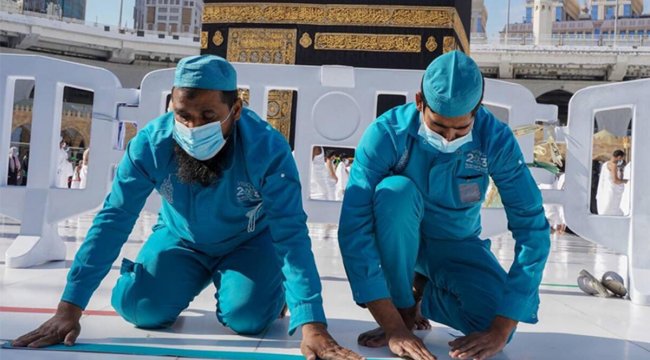 Mescid-i Haram ve Mescid-i Nebevi'de sosyal mesafe uygulaması yeniden başladı