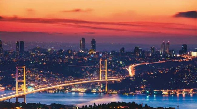 ABD’den, Peru’dan Kolombiya’dan turistler İstanbul’da Türk gecelerinde... Euro Boğazı