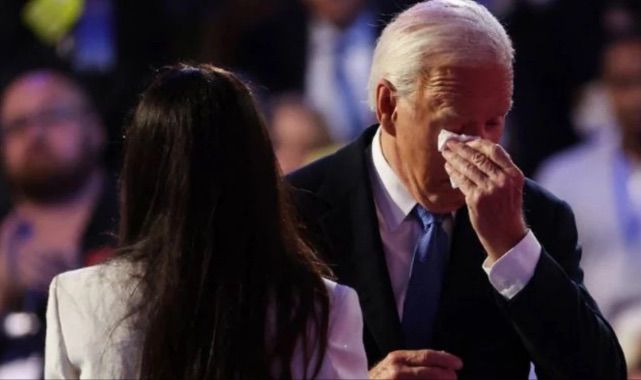 Joe Biden, Demokratik Ulusal Konvansiyon'da konuşma yaptığı sırada ağladı