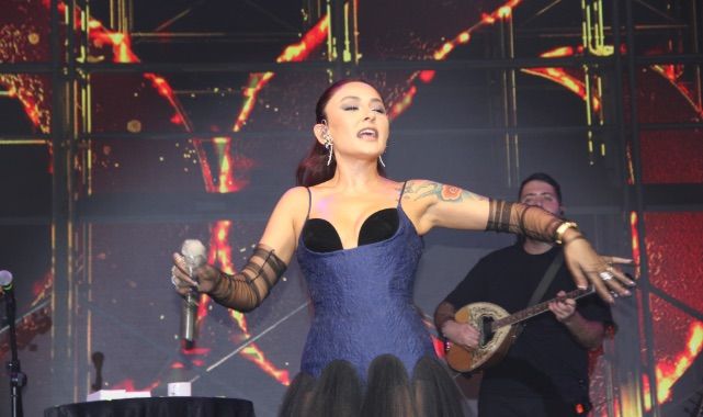 Melek Mosso, Bayramın İlk Günü Kıbrıs'ta Duygusal Anlar Yaşattı
