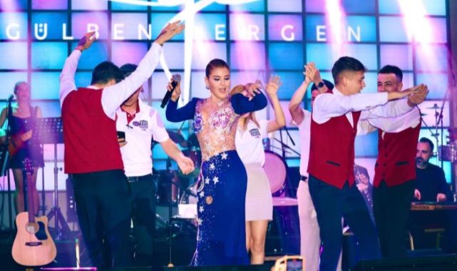 Gülben Ergen'den Servis Elemanlarına Sürpriz Jest