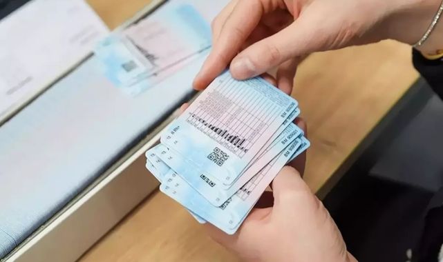 Ehliyet yenileme harcı cep yakacak! Büyük zam öncesi nüfus müdürlüğünde kuyruklar oluştu