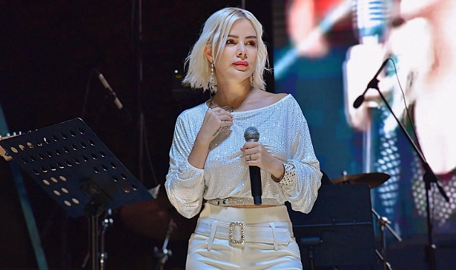 Ömür Gedik, Sahne Öncesi Traktörle Hasada Katıldı