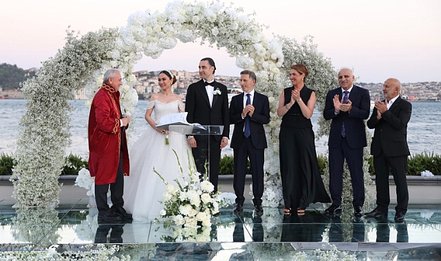 Usta Ailesinin Mutlu Günü Ahmet Usta ve Dr. Berivan Karatekin Masalsı Bir Düğünle Evlendi