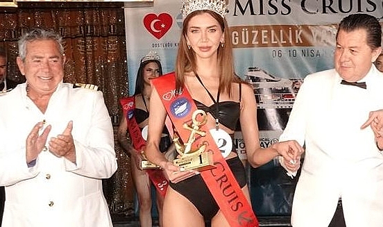 Sultan kostümü kopyası ile Çin’de podyuma çıkacak