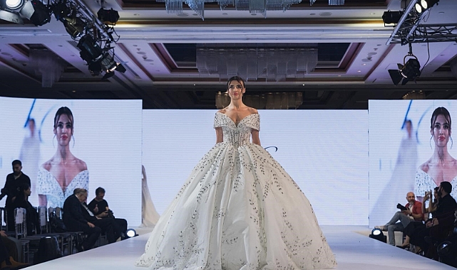  Türkiye Güzeli Başak Al’dan Yılın İlk Defilesinde Masalsı Gelinlik Şov!