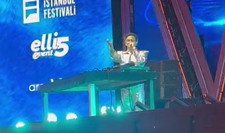 Burak Yeter’den Görkemli Performans