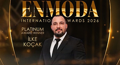 İlke Koçak ENMODA Uluslararası Ödülleri kapsamında Platinum Ödülü'ne layık görülmüştür.